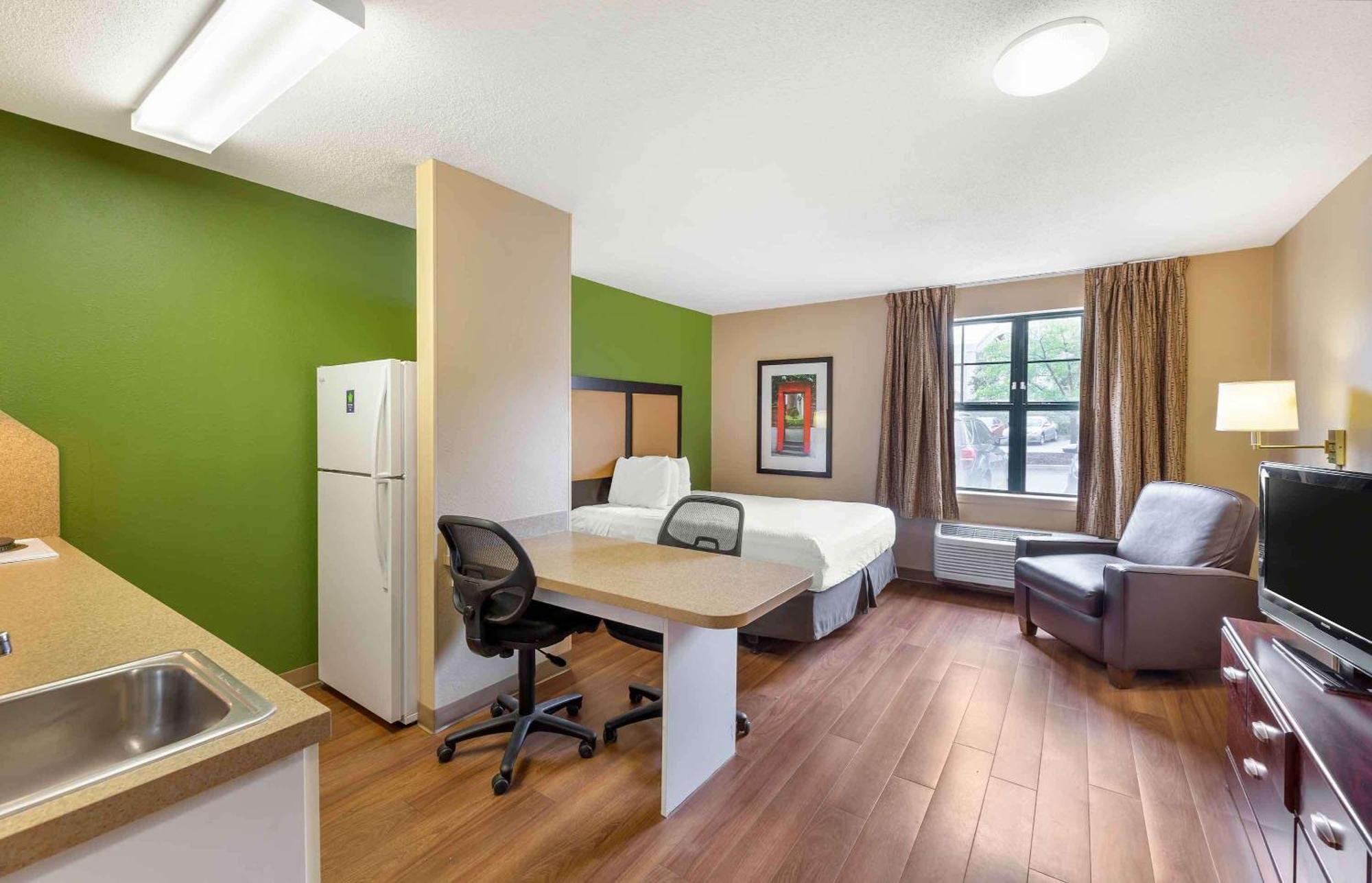 Extended America - - Germantown West Hotel 2*